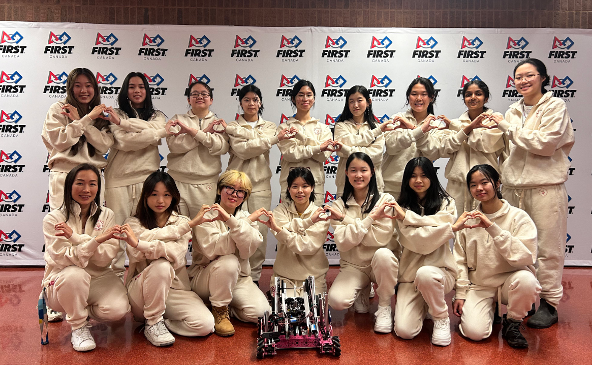 The Bearbella Robotics team are smiling at the camera for a photo.